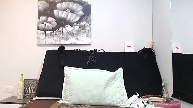 Snapshot of DonnaJoness chatting on November 6, 2025, 8:54 pm DonnaJoness online show from November 6, 2025, 8:54 pm