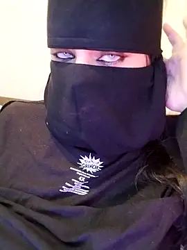 lilyan12 online show from May 11, 2026, 2:17 am