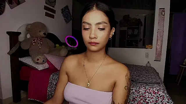 mia yireth online show from September 19, 2025, 1:07 am