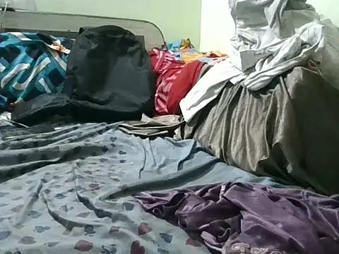 Roshani hoty online show from April 16, 2026, 5:14 pm