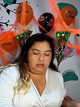 curvy diva  online show from October 27, 2025, 11:14 am