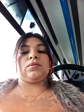 snow belle online show from November 13, 2025, 4:17 pm