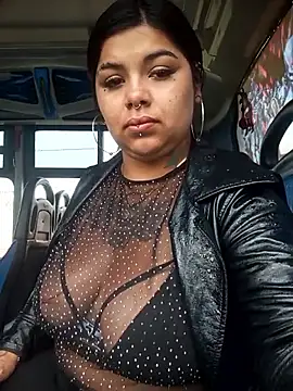 snow belle online show from November 30, 2025, 6:34 pm