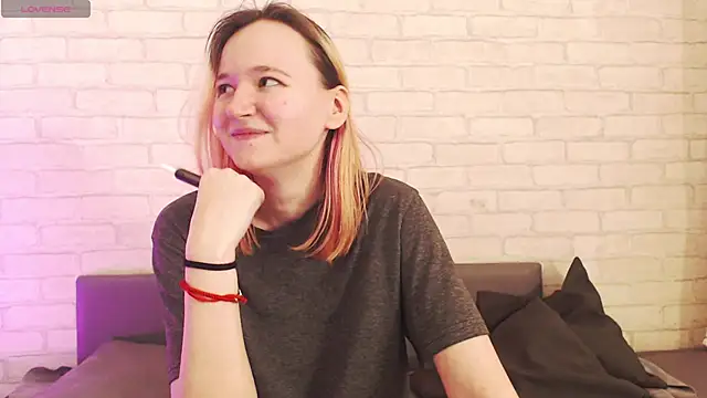 Ericha Stone online show from April 9, 2026, 2:00 am