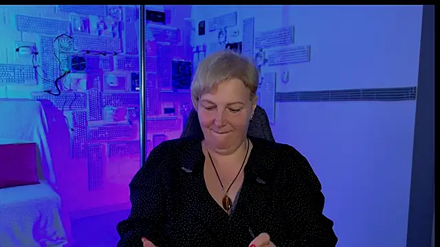 MaryMogan online show from October 3, 2025, 8:55 am