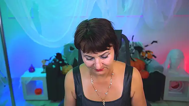 HelenBeler online show from October 24, 2025, 12:45 pm