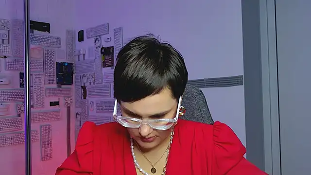 LauraDavidsons online show from September 14, 2025, 7:18 am