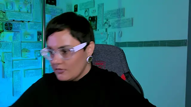 LauraDavidsons online show from September 28, 2025, 4:12 pm