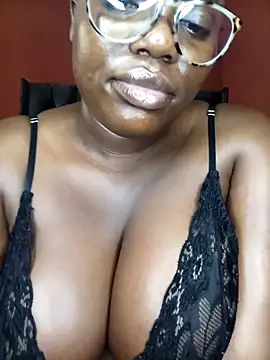 Snapshot of TheSpiceyQueen chatting on February 7, 2026, 10:19 am TheSpiceyQueen online show from February 7, 2026, 10:19 am