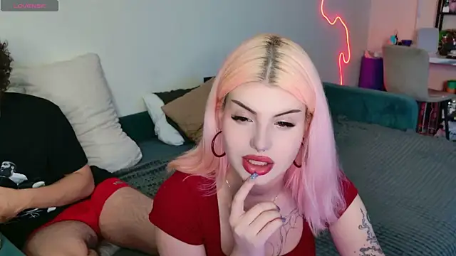 Snapshot of Alice18James chatting on September 18, 2025, 1:46 pm Alice18James online show from September 18, 2025, 1:46 pm