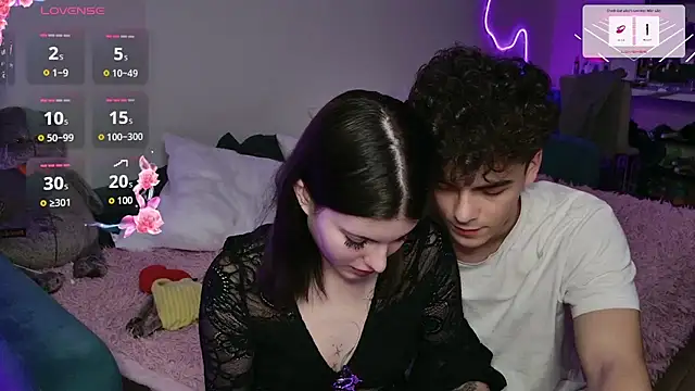 Snapshot of Alice18James chatting on October 7, 2025, 7:44 pm Alice18James online show from October 7, 2025, 7:44 pm