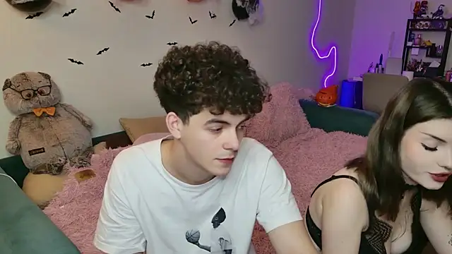 Snapshot of Alice18James chatting on October 12, 2025, 6:29 pm Alice18James online show from October 12, 2025, 6:29 pm