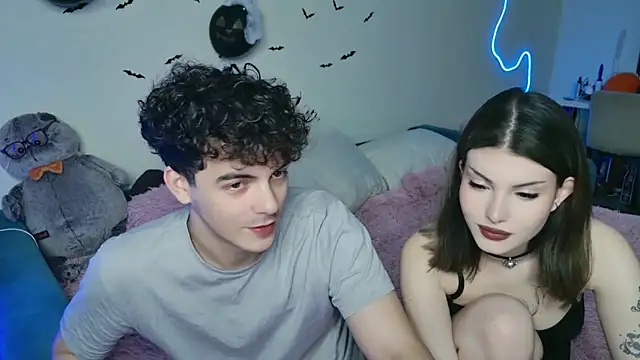 Snapshot of Alice18James chatting on October 17, 2025, 6:32 pm Alice18James online show from October 17, 2025, 6:32 pm