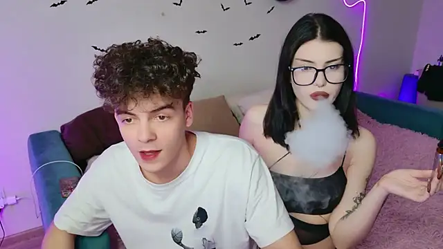 Snapshot of Alice18James chatting on November 6, 2025, 11:22 am Alice18James online show from November 6, 2025, 11:22 am