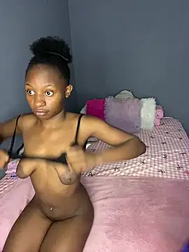 Snapshot of SexyPetitex25 chatting on December 19, 2025, 5:47 am SexyPetitex25 online show from December 19, 2025, 5:47 am