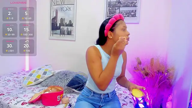 Snapshot of karol_bustamante chatting on September 23, 2025, 12:08 pm karol bustamante online show from September 23, 2025, 12:08 pm