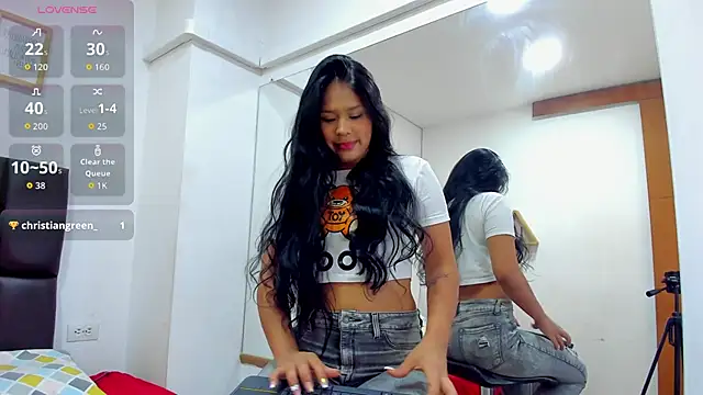 Snapshot of karol_bustamante chatting on October 17, 2025, 12:08 pm karol bustamante online show from October 17, 2025, 12:08 pm