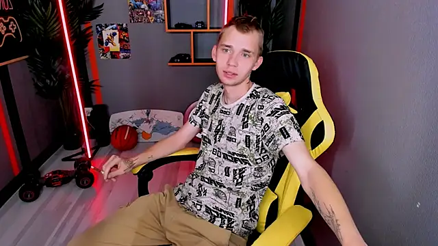 Snapshot of TimBlaks chatting on October 5, 2025, 5:17 am TimBlaks online show from October 5, 2025, 5:17 am