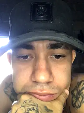 Snapshot of tattoos22 chatting on October 22, 2025, 1:33 pm tattoos22 online show from October 22, 2025, 1:33 pm