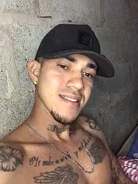 Snapshot of tattoos22 chatting on November 4, 2025, 12:37 pm tattoos22 online show from November 4, 2025, 12:37 pm