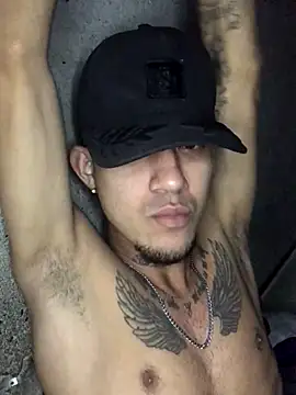 Snapshot of tattoos22 chatting on November 7, 2025, 12:32 am tattoos22 online show from November 7, 2025, 12:32 am