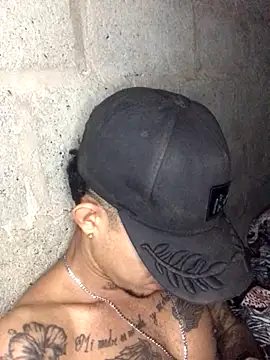 Snapshot of tattoos22 chatting on November 8, 2025, 12:05 pm tattoos22 online show from November 8, 2025, 12:05 pm