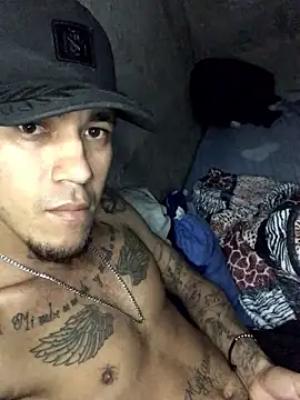 Snapshot of tattoos22 chatting on November 13, 2025, 12:15 pm tattoos22 online show from November 13, 2025, 12:15 pm