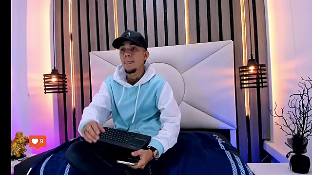 Snapshot of tattoos22 chatting on November 15, 2025, 1:07 pm tattoos22 online show from November 15, 2025, 1:07 pm