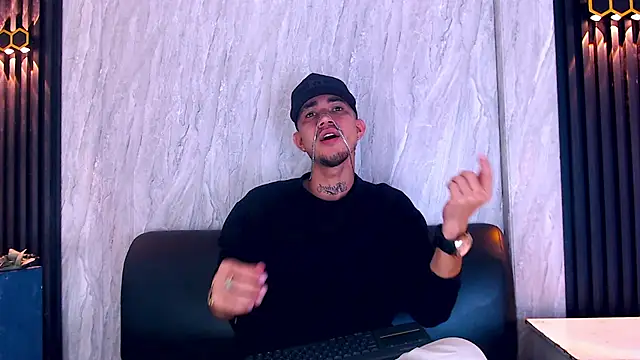 Snapshot of tattoos22 chatting on November 27, 2025, 12:18 pm tattoos22 online show from November 27, 2025, 12:18 pm