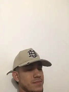 Snapshot of tattoos22 chatting on December 1, 2025, 8:58 pm tattoos22 online show from December 1, 2025, 8:58 pm