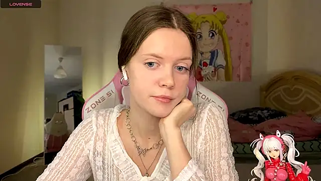 VibeQueenLucy online show from November 4, 2025, 12:15 pm