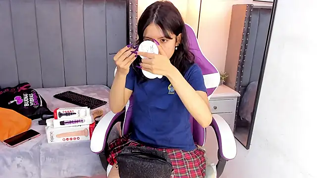 Snapshot of Miyu_Komori chatting on May 8, 2026, 7:52 pm Miyu Komori online show from May 8, 2026, 7:52 pm