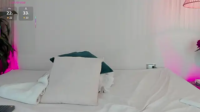 Cristalfoxy  online show from November 6, 2025, 7:37 pm