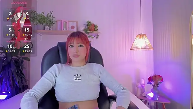 Cristalfoxy  online show from February 20, 2026, 8:09 pm