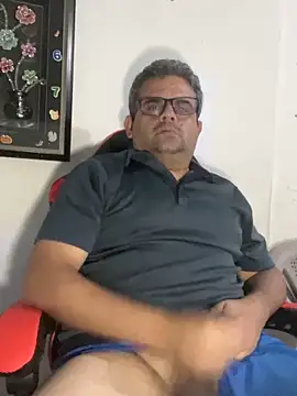 Snapshot of Katracho6969 chatting on February 12, 2026, 4:07 am Katracho6969 online show from February 12, 2026, 4:07 am