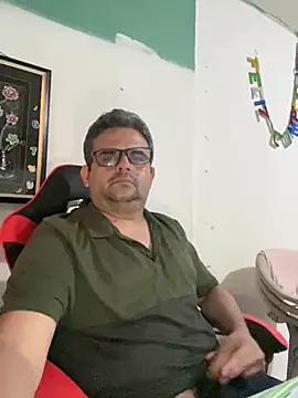 Snapshot of Katracho6969 chatting on February 14, 2026, 1:24 am Katracho6969 online show from February 14, 2026, 1:24 am