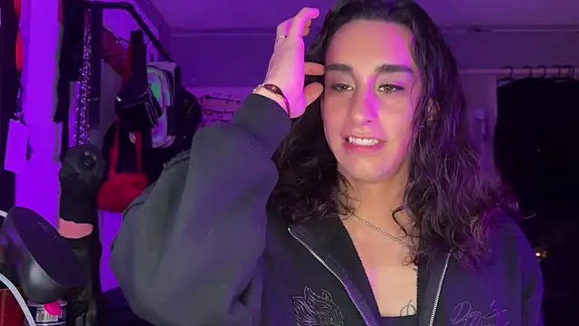 xoFrankie online show from November 11, 2025, 3:17 am