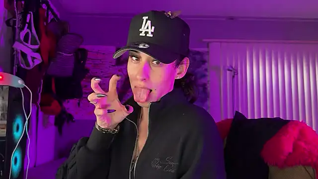 xoFrankie online show from January 5, 2026, 11:41 pm