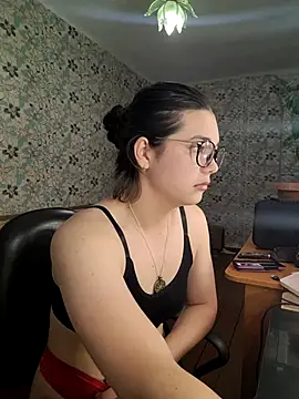 Snapshot of Albi_Glow chatting on October 11, 2025, 2:55 am Albi Glow online show from October 11, 2025, 2:55 am