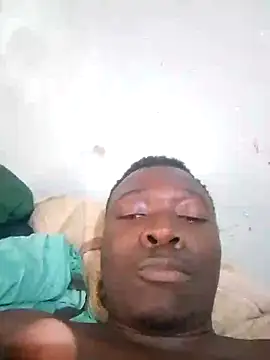 Snapshot of Mrhugeblack chatting on October 3, 2025, 8:55 am Mrhugeblack online show from October 3, 2025, 8:55 am