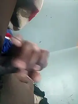 Snapshot of Mrhugeblack chatting on October 12, 2025, 8:35 am Mrhugeblack online show from October 12, 2025, 8:35 am