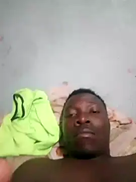 Snapshot of Mrhugeblack chatting on October 14, 2025, 9:59 pm Mrhugeblack online show from October 14, 2025, 9:59 pm