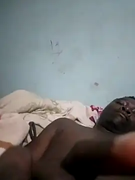 Snapshot of Mrhugeblack chatting on October 29, 2025, 10:22 pm Mrhugeblack online show from October 29, 2025, 10:22 pm