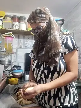 Snapshot of meenu_bhabhi547 chatting on October 7, 2025, 1:47 am meenu bhabhi547 online show from October 7, 2025, 1:47 am