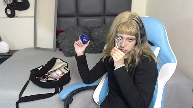 Amnesia  online show from September 12, 2025, 1:11 pm