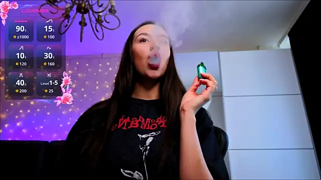 Veronica Larsson online show from April 10, 2026, 12:43 pm