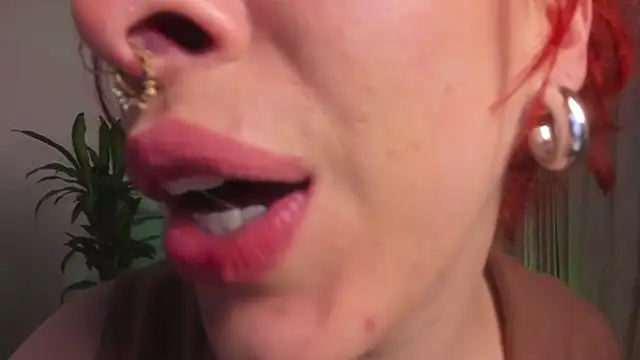 Snapshot of bri_von_dhara__ chatting on October 15, 2025, 4:40 pm bri von dhara online show from October 15, 2025, 4:40 pm