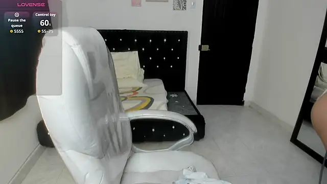 Aiilyn Ds online show from October 26, 2025, 9:48 am