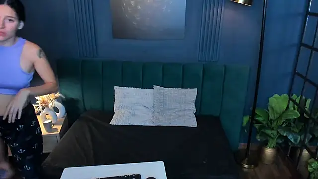 aliceandsia online show from September 10, 2025, 3:39 am