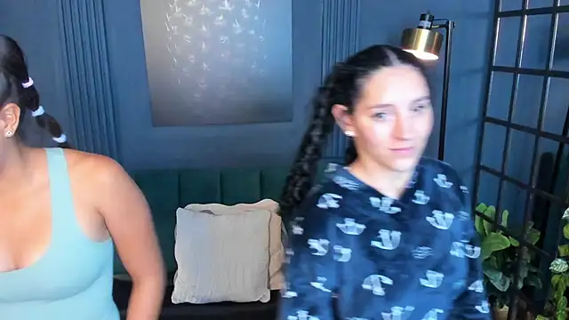 aliceandsia online show from September 12, 2025, 3:17 am